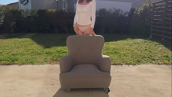 Je me fais remplir la chatte par un jeune homme
